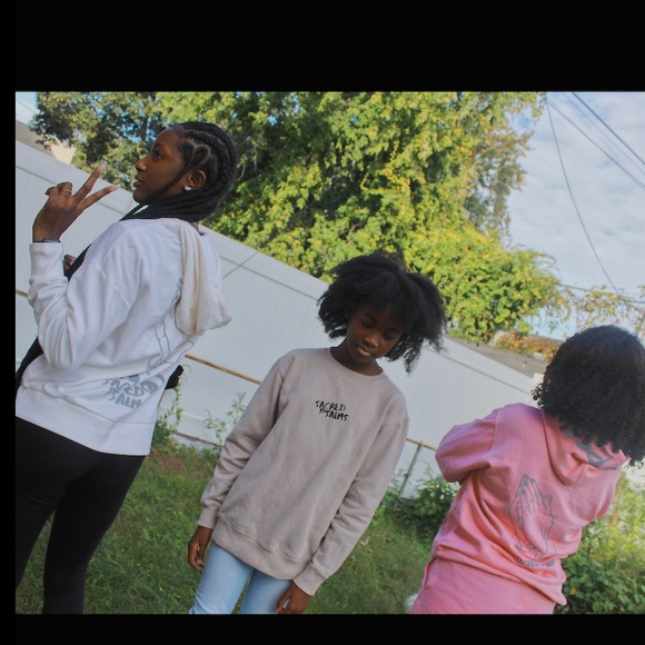 Sacred gear Available on website - Picture 4 of 4